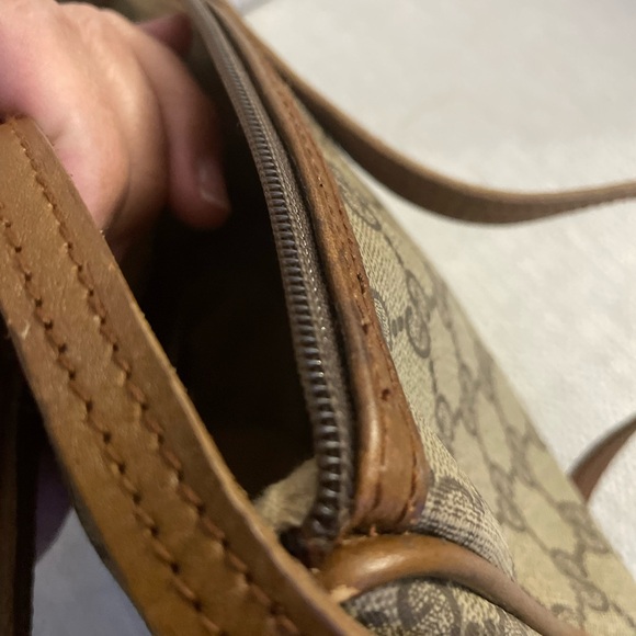Gucci Beige Monogram Shoulder Bag - Picture 9 of 11